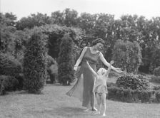 Anita Zahn dancers, between 1911 and 1942. Creator: Arnold Genthe
