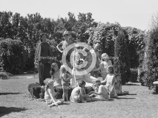 Anita Zahn dancers, between 1911 and 1942. Creator: Arnold Genthe.