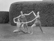 Anita Zahn dancers, between 1911 and 1942. Creator: Arnold Genthe