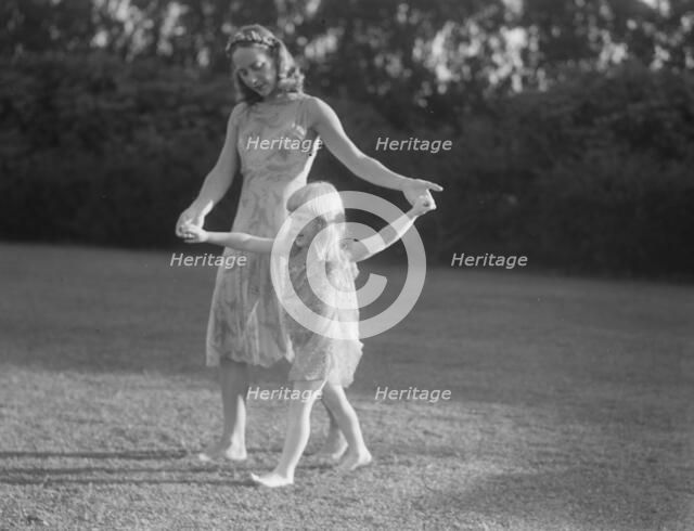 Anita Zahn dancers, between 1911 and 1942. Creator: Arnold Genthe.