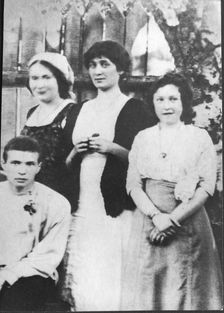 Anna Akhmatova and Maria Kuzmina-Karavayeva (left), 1912