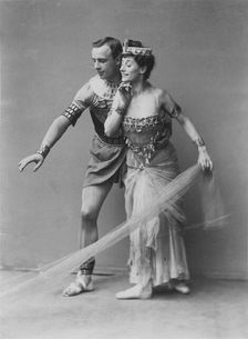 Anna Pavlova and Mikhail Mordkin in the ballet "The Pharaoh's Daughter" by Marius..., 1906. Creator: Fischer, Karl August (1859-after 1923)