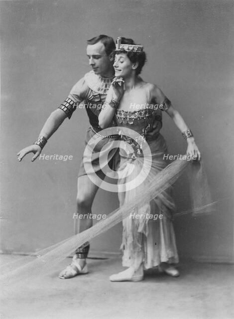 Anna Pavlova and Mikhail Mordkin in the ballet "The Pharaoh's Daughter" by Marius..., 1906. Creator: Fischer, Karl August (1859-after 1923).