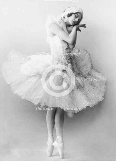 Anna Pavlova in 'Dying Swan' (Le Cygne), c1905. Artist: Unknown