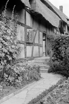 Anne Hathaway's cottage at Shottery, Warwickshire, c1945-c1965. Artist: SW Rawlings