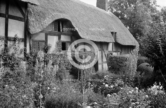 Anne Hathaway's cottage at Shottery, Warwickshire, c1945-c1965. Artist: SW Rawlings
