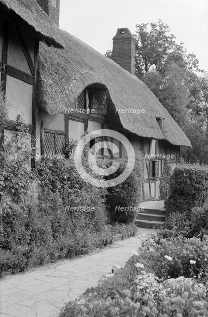Anne Hathaway's Cottage, Shottery, Stratford upon Avon, Warwickshire, c1945-c1965. Creator: SW Rawlings.