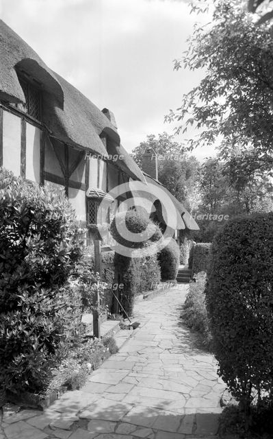 Anne Hathaway's Cottage, Stratford-upon-Avon, Warwickshire, 1945-1980. Artist: Eric de Maré