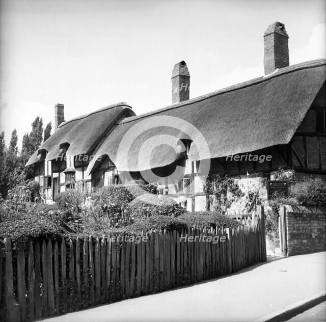 Anne Hathaway's Cottage, Shottery, Stratford-upon-Avon, Warwickshire, c1955. Creator: Arthur Charles Kirby Ware.