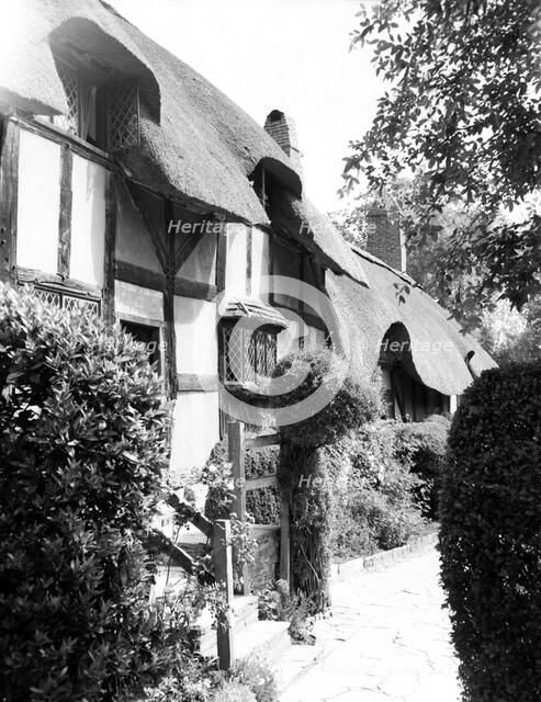Anne Hathaway's Cottage, Shottery, Stratford-upon-Avon, Warwickshire, c1955. Creator: Arthur Charles Kirby Ware.
