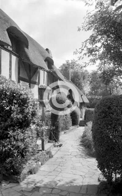 Anne Hathaway's Cottage, Stratford-upon-Avon, Warwickshire, 1945-1980. Artist: Eric de Maré