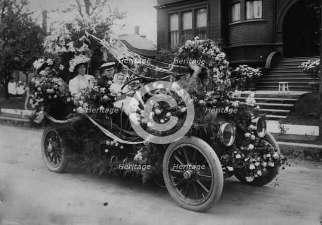 Annual flower fete, Portland, Oregon, between c1910 and c1915. Creator: Bain News Service.