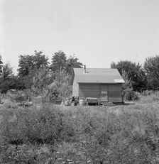 Another home recently self-built in one of several..., Washington, Yakima, Sumac Park, 1939. Creator: Dorothea Lange