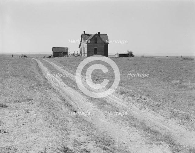 Abandoned farmhouse in Columbia Basin, one mile east of Quincy, Grant County, Washington, 1939. Creator: Dorothea Lange.