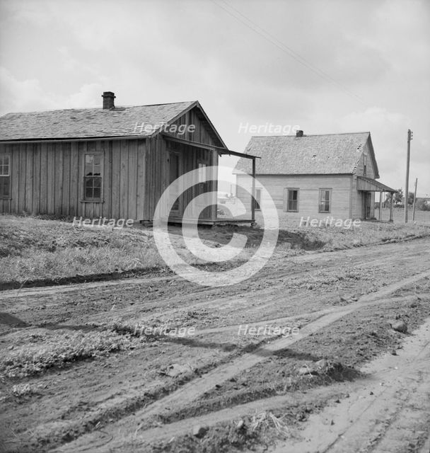 Abandoned house in Carey, Texas, 1937. Creator: Dorothea Lange.