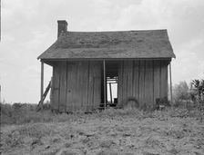 Abandoned tenant house on a mechanized plantation of the Mississippi Delta, 1937. Creator: Dorothea Lange