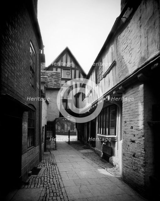 Abbot Reginald's Gate, Evesham, Worcestershire, c1860-c1922. Artist: Henry Taunt.