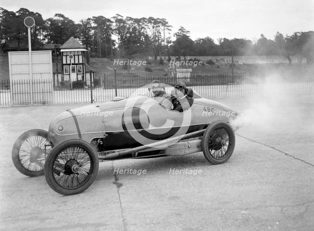 ABC of Eric Gordon England, JCC 200 Mile Race, Brooklands, 1921. Artist: Bill Brunell.
