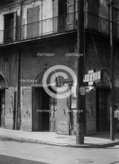 Absinthe House, New Orleans, between 1920 and 1926. Creator: Arnold Genthe.