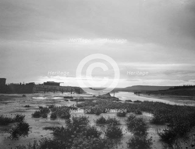 Acoma, New Mexico area views, between 1899 and 1928. Creator: Arnold Genthe.