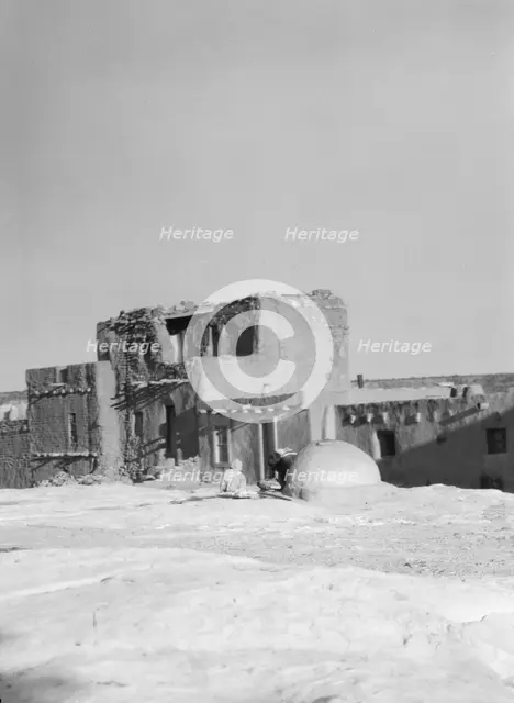 Acoma, New Mexico area views, between 1899 and 1928. Creator: Arnold Genthe.