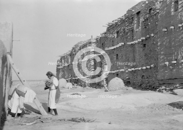 Acoma, New Mexico area views, between 1899 and 1928. Creator: Arnold Genthe.