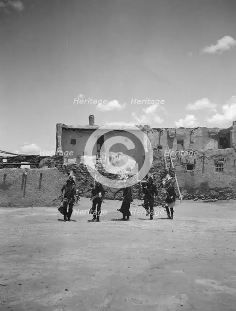 Acoma, New Mexico area views, between 1899 and 1928. Creator: Arnold Genthe.