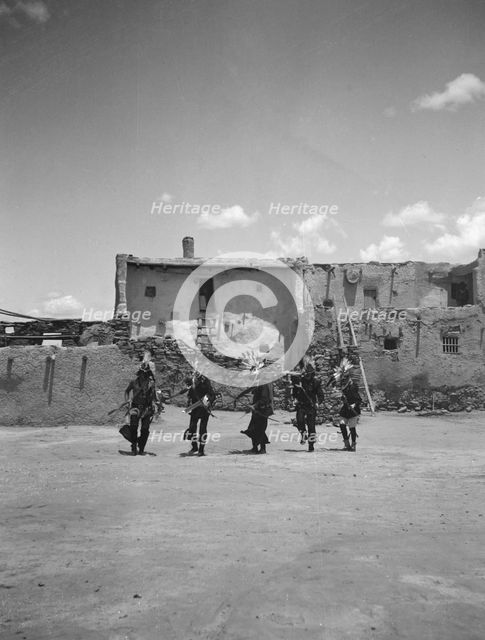 Acoma, New Mexico area views, between 1899 and 1928. Creator: Arnold Genthe.