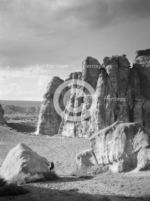 Acoma, New Mexico area views, between 1899 and 1928. Creator: Arnold Genthe.