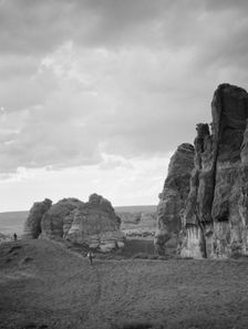 Acoma, New Mexico area views, between 1899 and 1928. Creator: Arnold Genthe