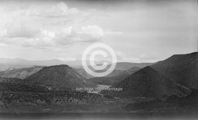 Acoma, New Mexico area views, between 1899 and 1928. Creator: Arnold Genthe.