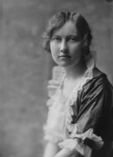 Adams, Cornelia B., Miss, portrait photograph, 1914. Creator: Arnold Genthe