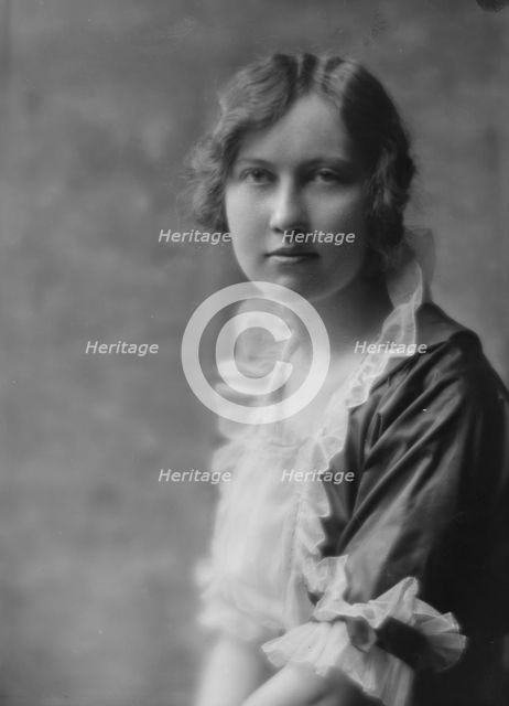 Adams, Cornelia B., Miss, portrait photograph, 1914. Creator: Arnold Genthe.