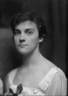Adams, Dunbar Wright, Miss, portrait photograph, 1915. Creator: Arnold Genthe