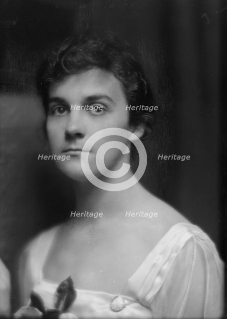 Adams, Dunbar Wright, Miss, portrait photograph, 1915. Creator: Arnold Genthe.