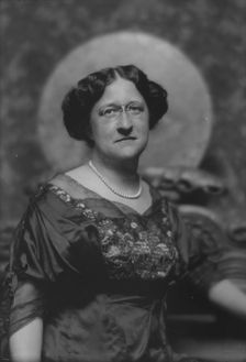 Adams, Evangeline S., portrait photograph, 1912 Apr. 29. Creator: Arnold Genthe