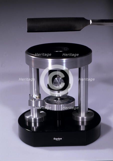 Adjustable Manual Microtome.