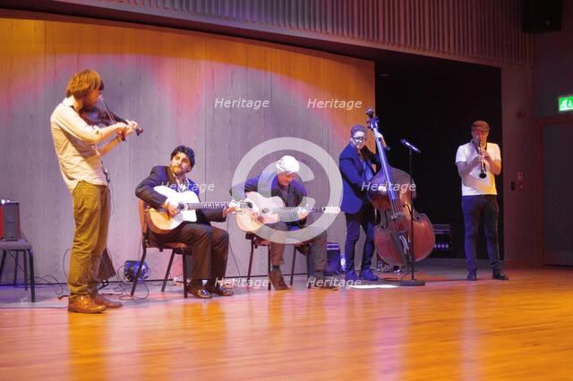 Adrian Cox (Rythme Futur), Birley Centre, Eastbourne, East Sussex, Sep 2015. Artist: Brian O'Connor.