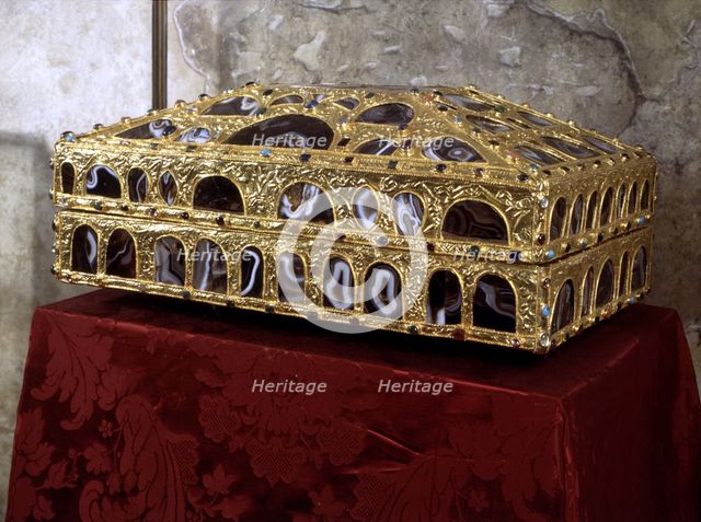 Agates box, c. 910, preserved in the Holy Chamber of the Oviedo Cathedral.
