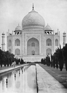 Agra. The Taj Mahal near view c1910. Creator: Unknown