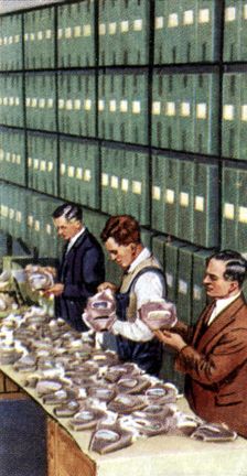 Air Raid Precautions, cigarette card, British, 1938