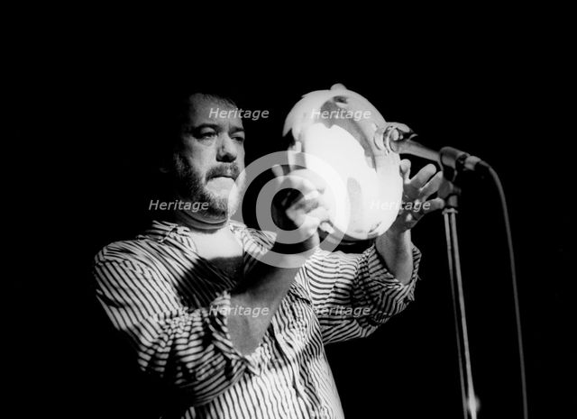 Airto Moreira, Ronnie Scott's, Soho, London, May, 1989.  Artist: Brian O'Connor.
