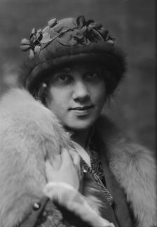 Alt, N., Miss (Adele), portrait photograph, 1913. Creator: Arnold Genthe
