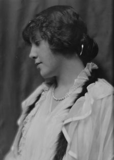 Alt, N., Miss (Adele), portrait photograph, 1913. Creator: Arnold Genthe