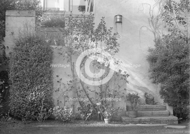 Alanson, Bertram, Mr., residence, between 1927 and 1942. Creator: Arnold Genthe.