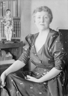 Alanson, Bertram, Mrs., portrait photograph, between 1927 and 1937. Creator: Arnold Genthe