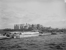 Albany tow coming in East River, An, between 1900 and 1906. Creator: Unknown