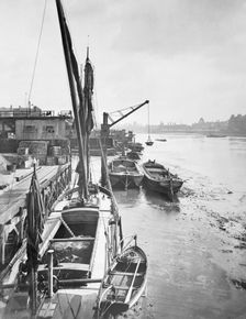 Albert Embankment towards Lambeth Palace from Vauxhall Bridge, London. Creator: George Davison Reid