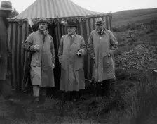 Alderman GF Fosdyke, Sir William Graham and Sir Julian Orde, Caerphilly Hillclimb, Wales, 1922. Artist: Bill Brunell