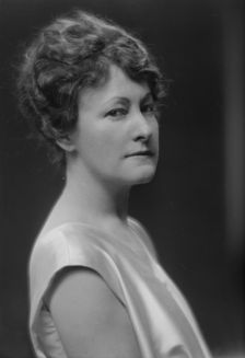 Aldrich, Sherwood, Mrs., portrait photograph, 1914. Creator: Arnold Genthe